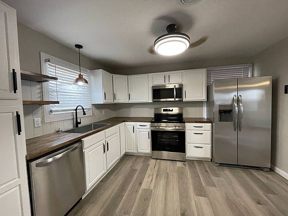2nd image of 1018 N Pear St