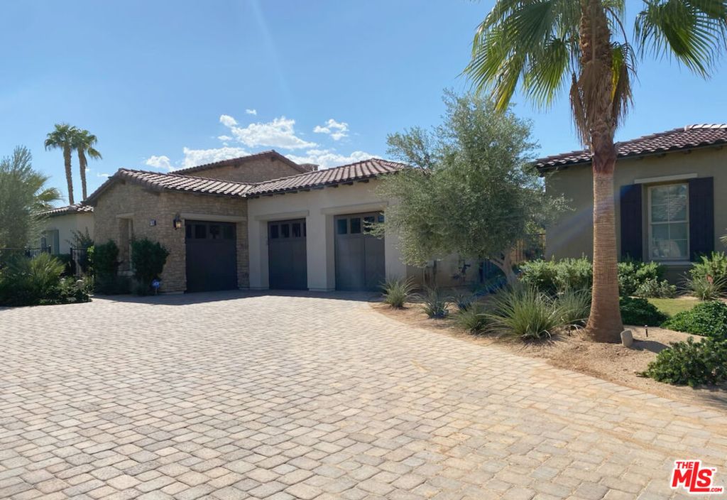 81765 Four Seasons Place photo 1
