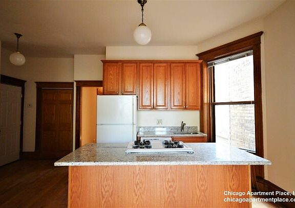 2nd image of 713 W Wrightwood Ave #3F