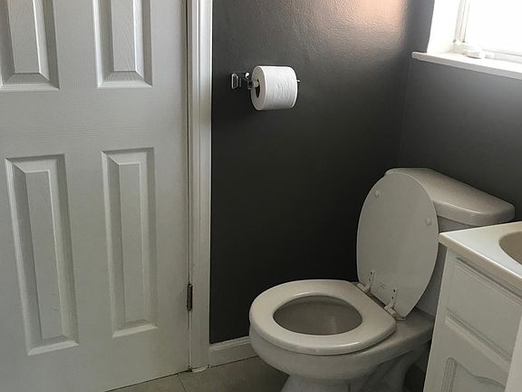 4th image of 8245 Beeman Ave
