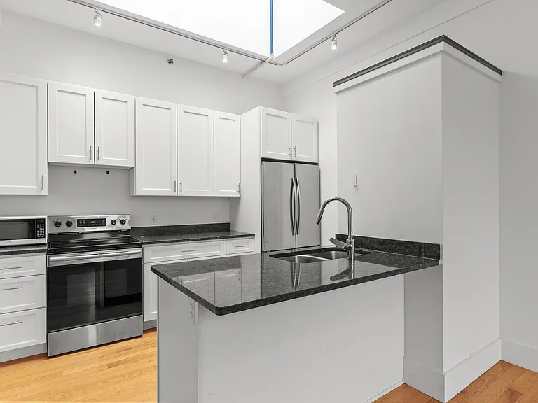 133 Mathewson St #302 — Photo 12