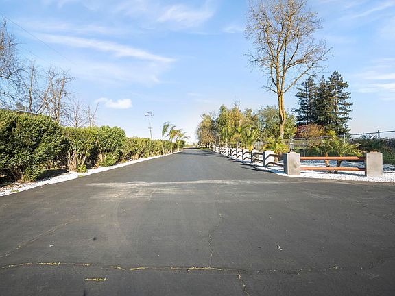 5th image of 20201 N Dustin Rd