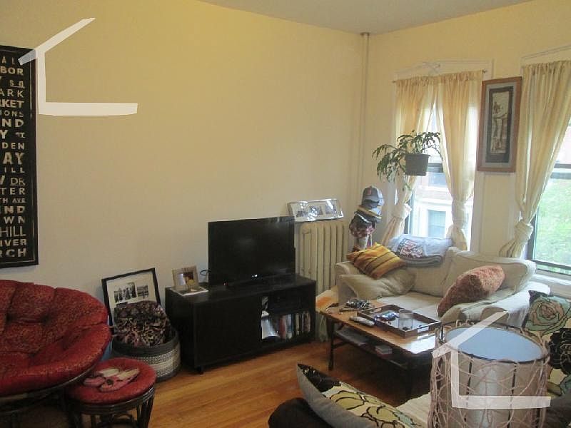 2nd image of 4 Park Vale Ave APT 06