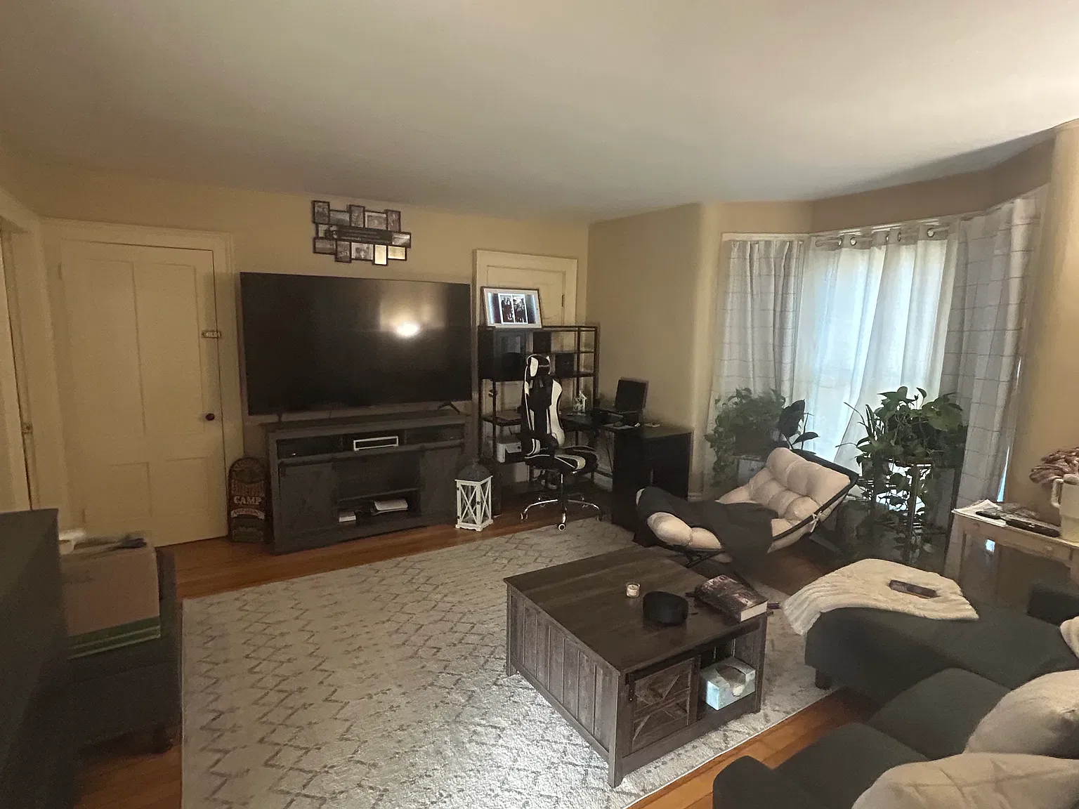 2 bed, 950 sqft, $1,900 — Photo 3