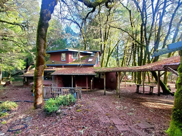 425 W Moody Rd, Garberville, CA 95542