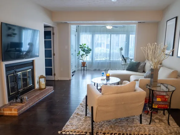 2265 Hunters Run Dr, Reston, VA 20191