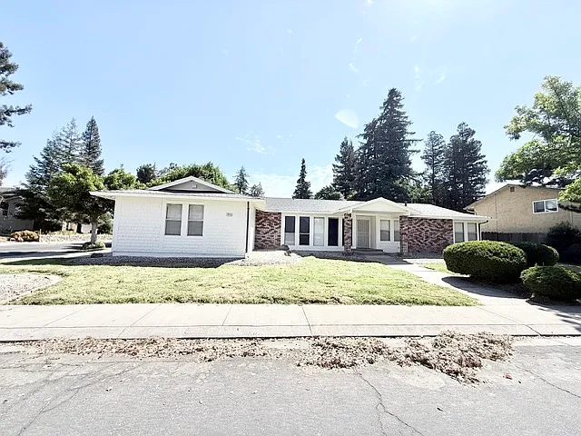 3 bed, 1625 sqft, $2,300 — Photo 2