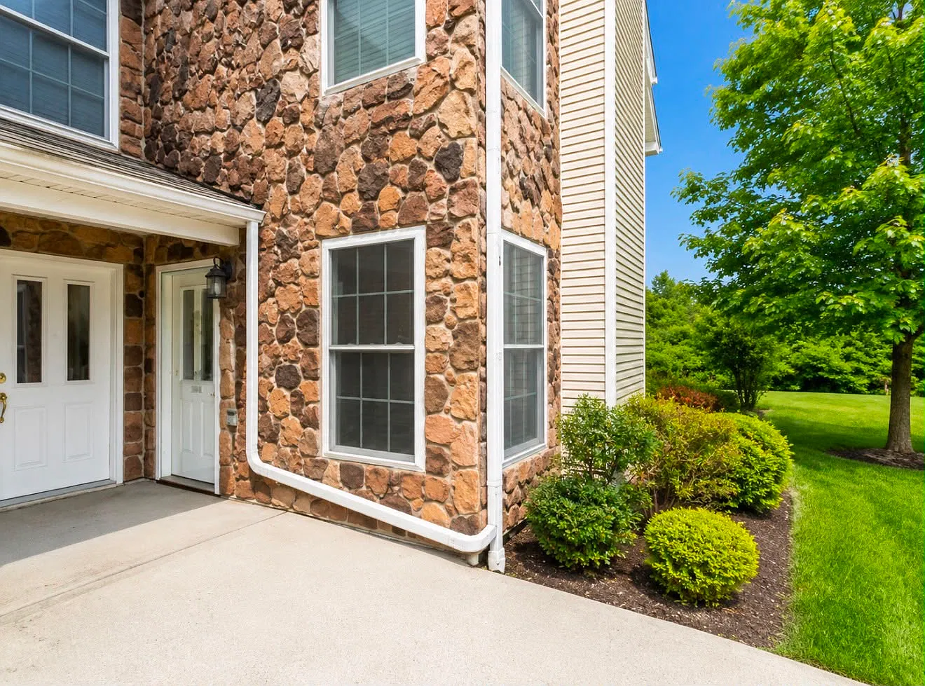 2 bed, 1174 sqft, $2,500 — Photo 4