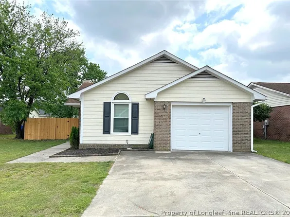 2229 Mossycup Ln, Fayetteville, NC 28304