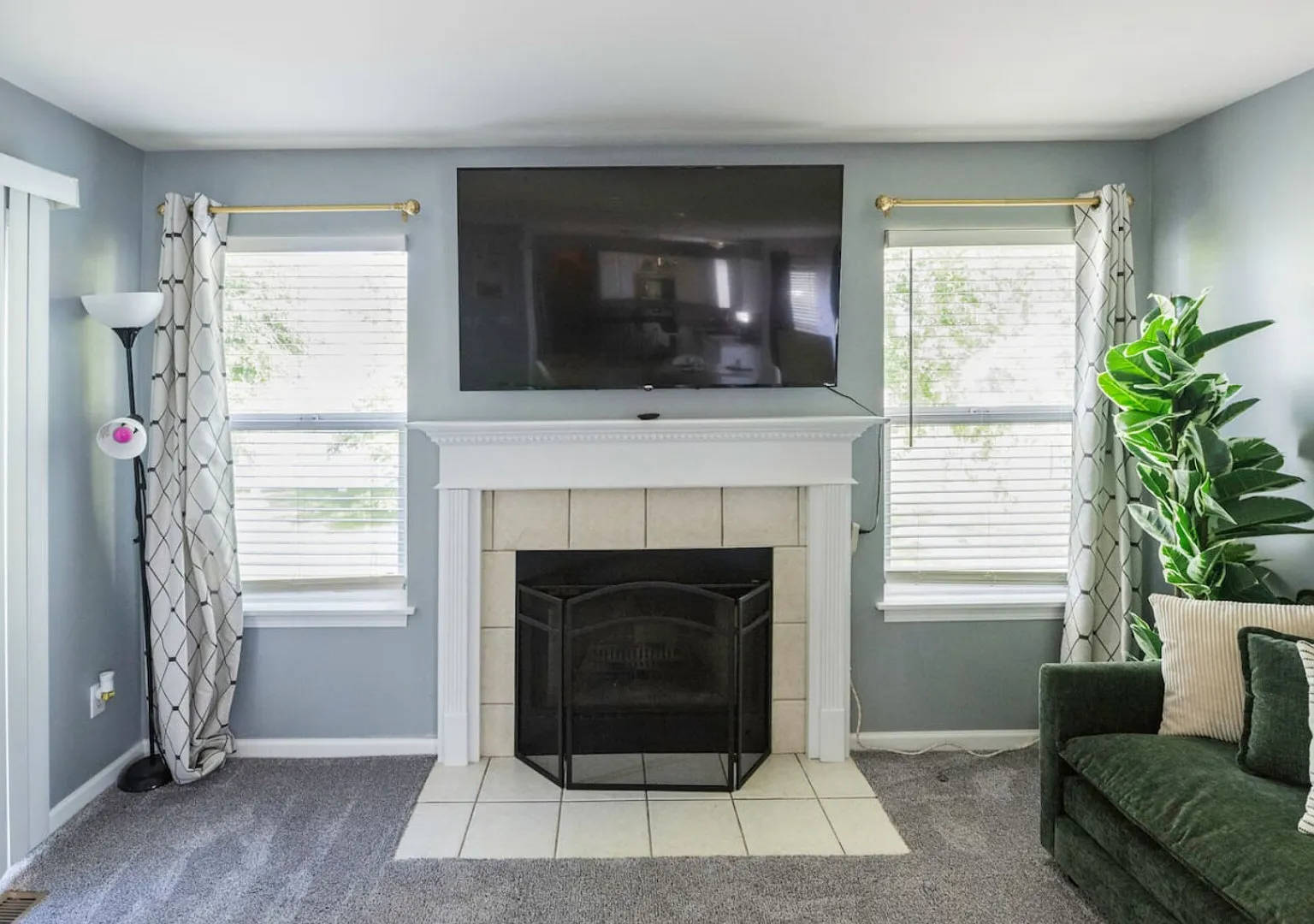 Modern Comfort Loves Park Stylish 3BR Getaway — Photo 4