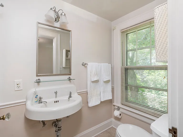 1001 Lyndhurst Rd — Photo 16