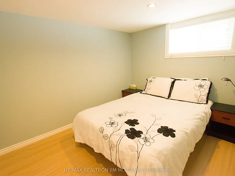 192 Maxome Ave — Photo 5