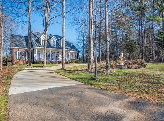 5th image of 2056 Balmoral Dr