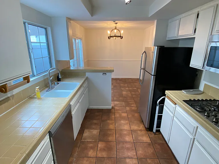 2519 Vanderbilt Ln #1 — Photo 6