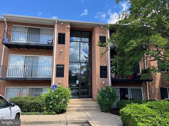 2nd image of 1805 William St Unit 207B