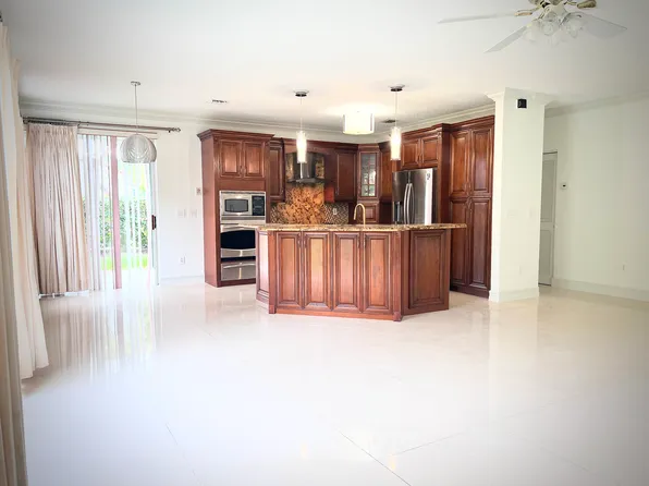 15811 NW 11th St, Pembroke Pines, FL 33028