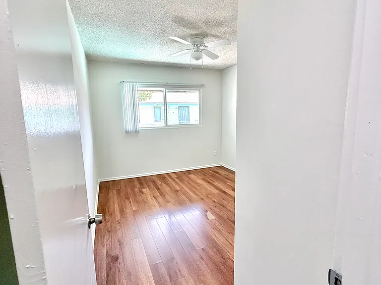 8750 Woodman Ave #21 — Photo 13