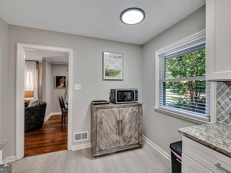 1131 Stoneybrook Rd — Photo 10