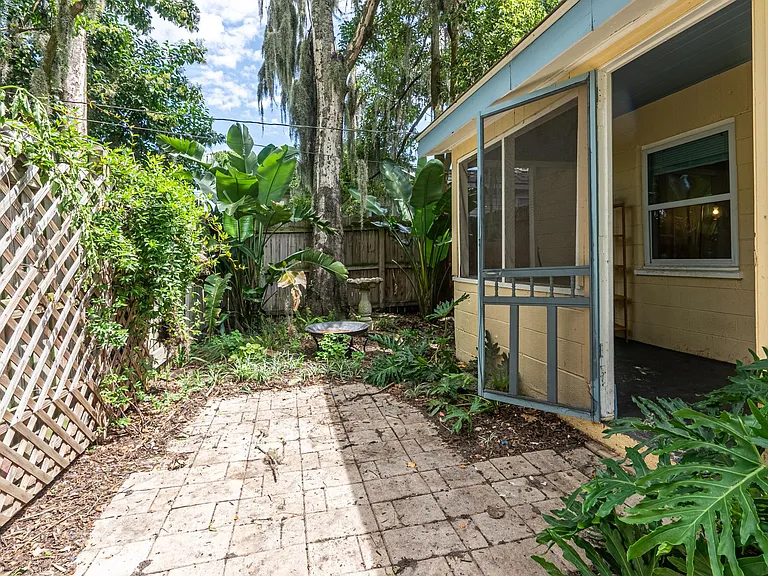 1228 E Henry St — Photo 18