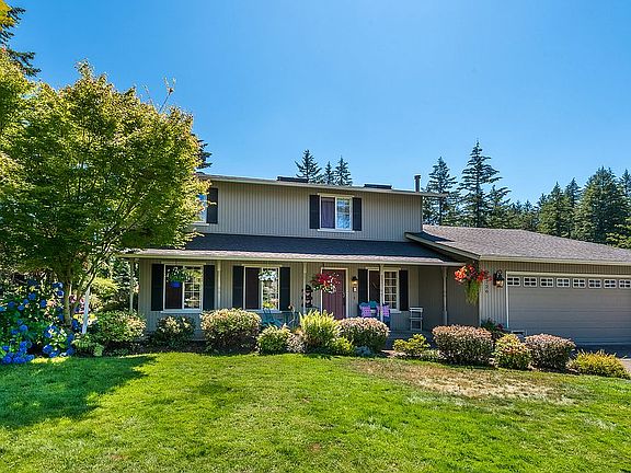 2nd image of 1726 Vicki Ct NE