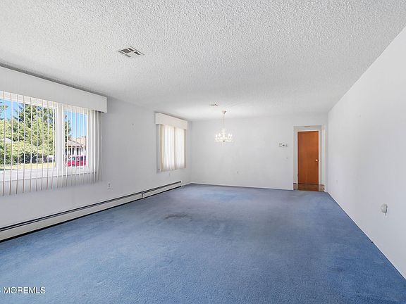 4th image of 157 Pulaski Boulevard