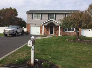 35 Milburn Rd, South Setauket, NY 11720