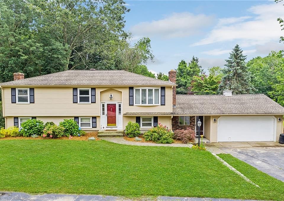 1st image of 10 Teakwood Dr E