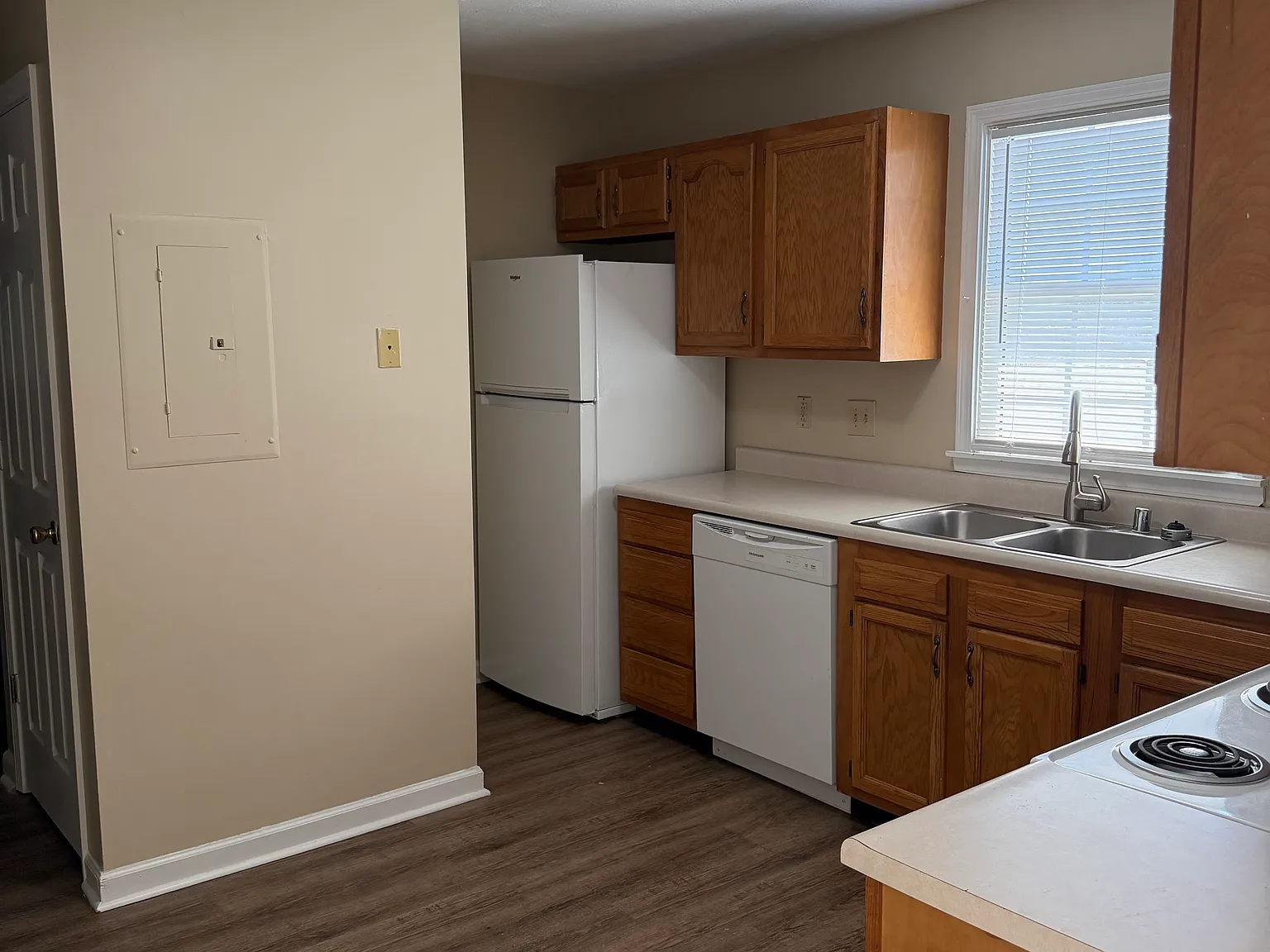 2 bed, 1.5 bath, 1050 sqft, $925 — Photo 3