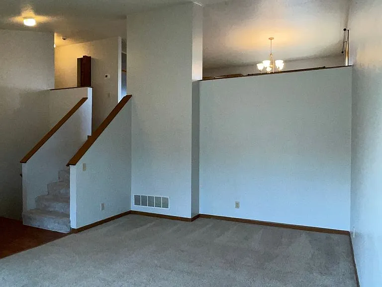 1210 Clover Ridge Ct — Photo 4