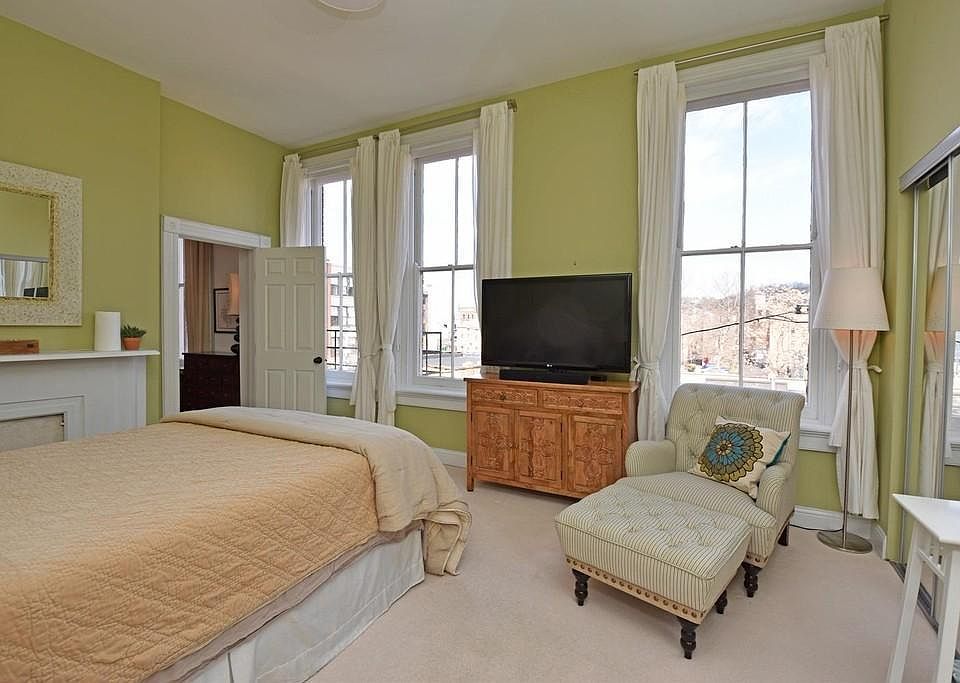 2nd image of 600 Walnut St #A1