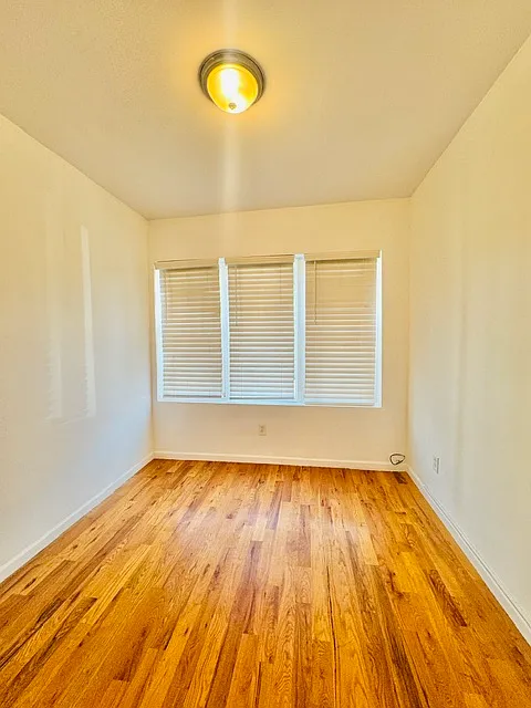 411 Woodlawn Ave — Photo 4