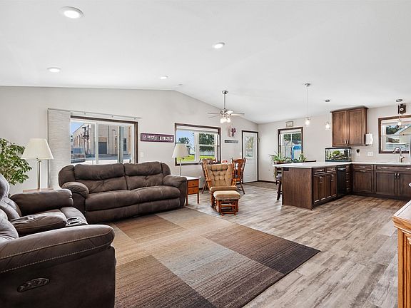 4th image of 713 6th Ave NE
