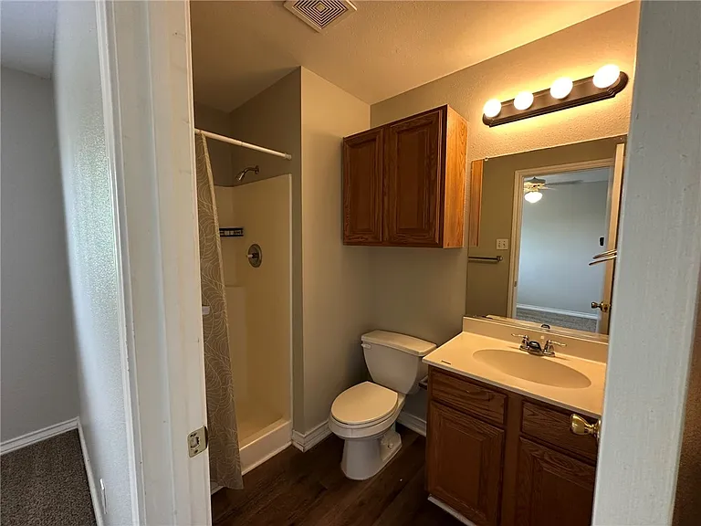 2112 Westwood Dr — Photo 11