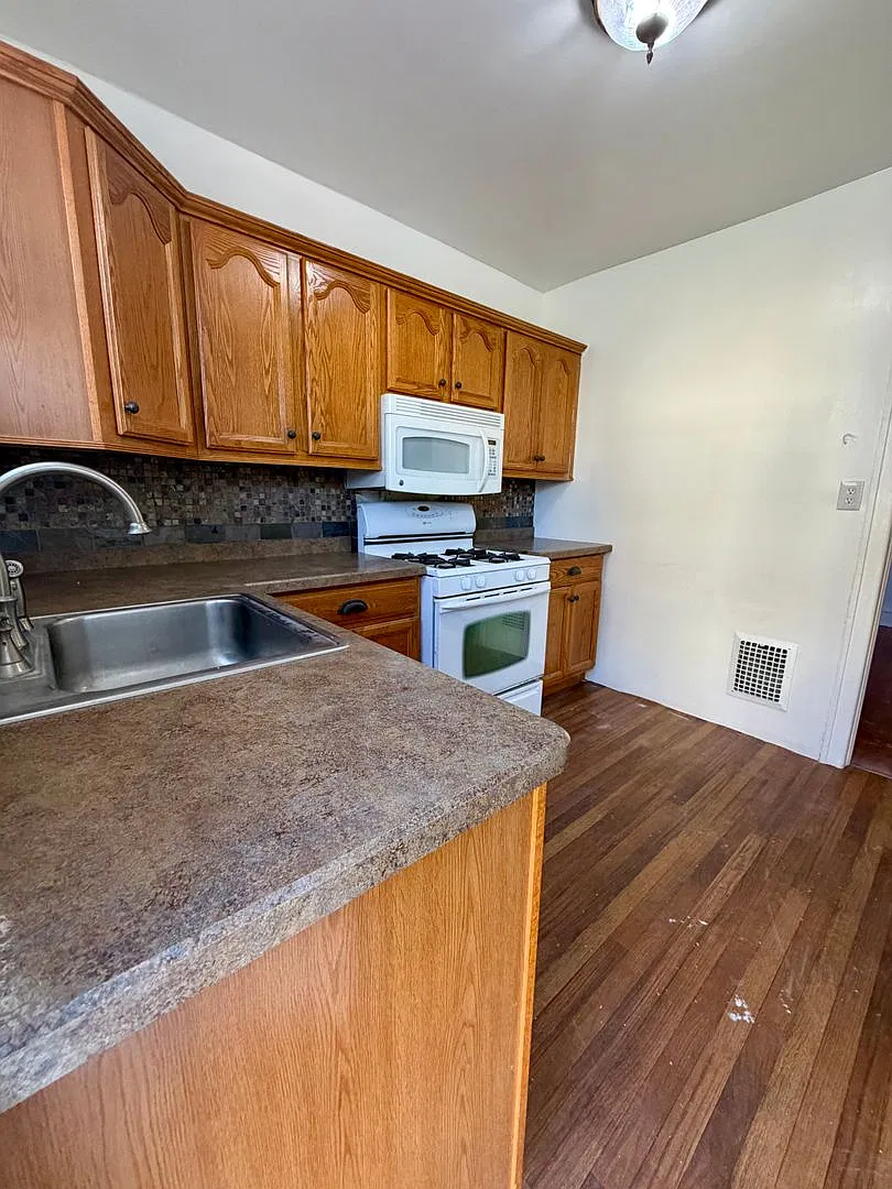 Charming 3-Bedroom Townhouse Collingdale Borough. Available NOW! — Photo 4