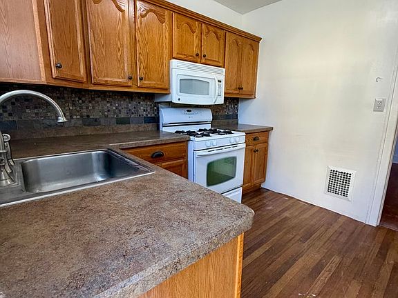 4th image of 7 Rhodes Ave