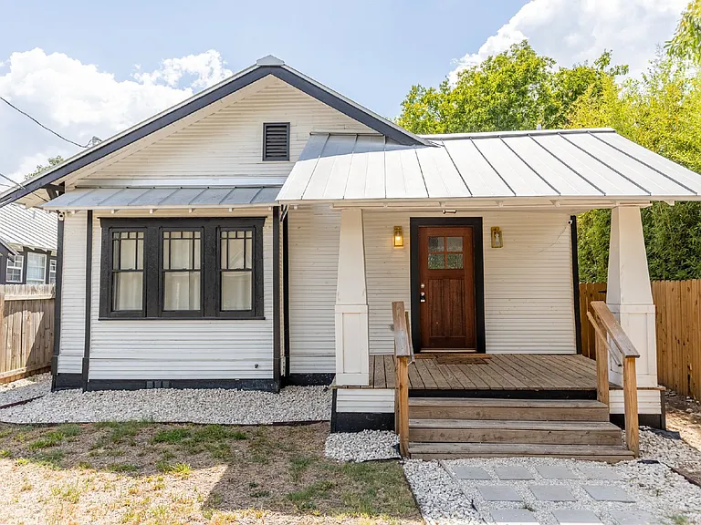 1010 Burnet St — Photo 1