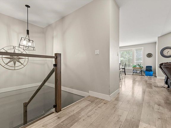 5th image of 46302 Riverside Dr