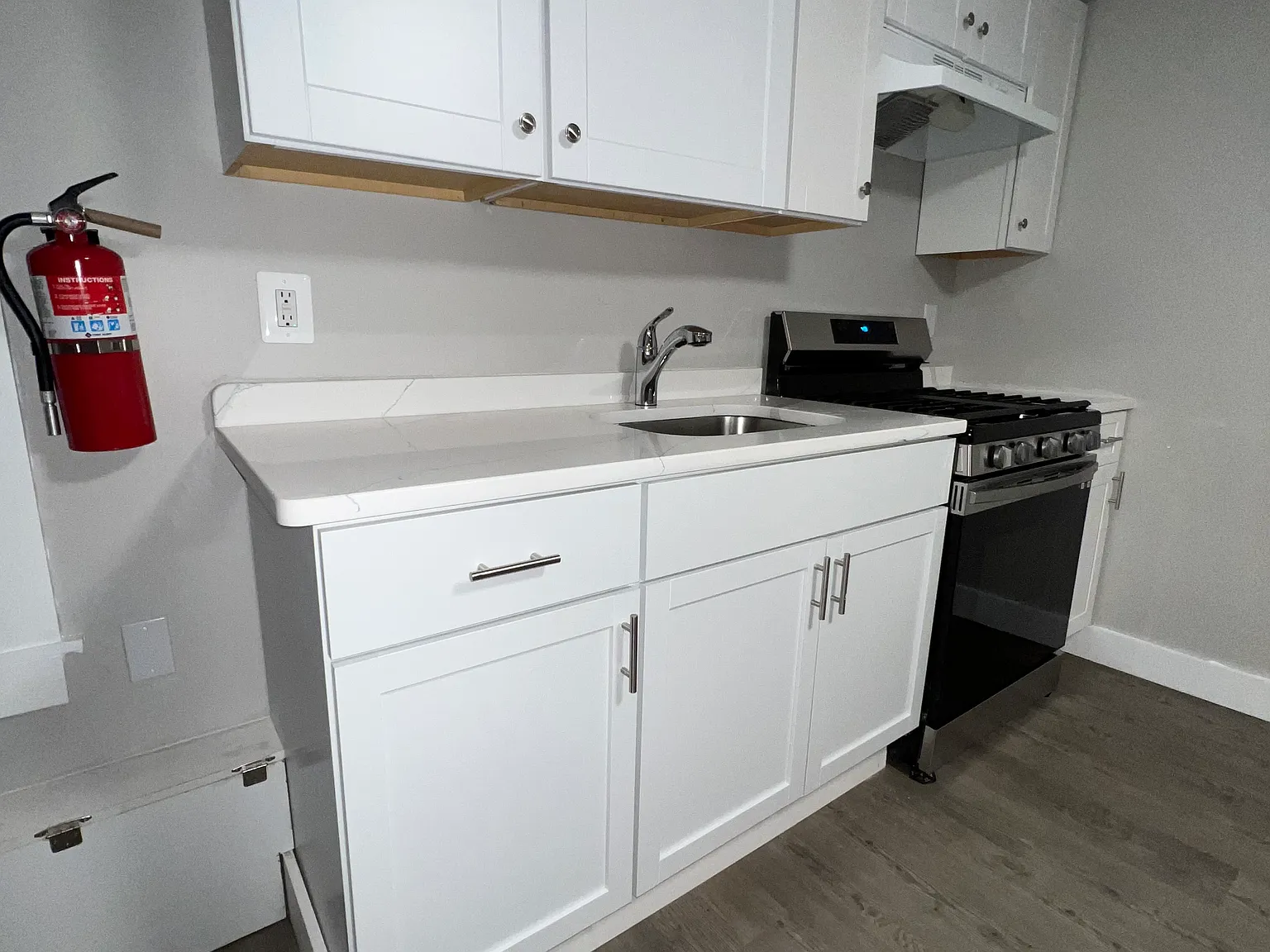 4 bed, 850 sqft, $2,400 — Photo 2