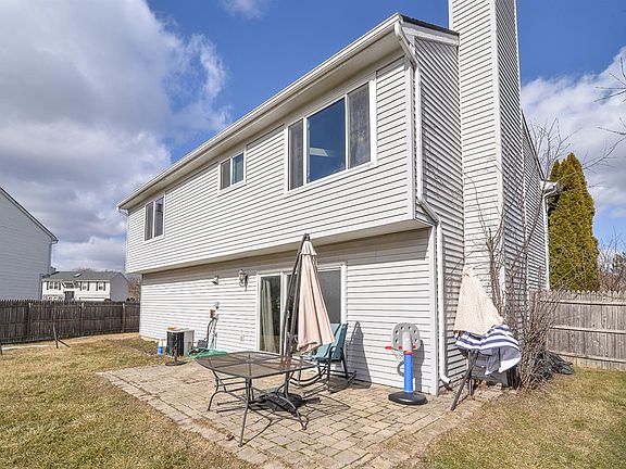 3rd image of 7050 Streamwood Dr