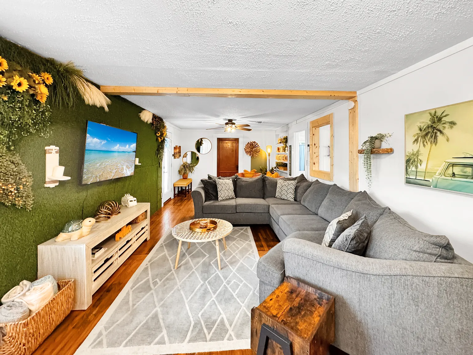 2 bed, 925 sqft, $2,400 — Photo 1