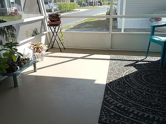 3rd image of 610 Clove Ln