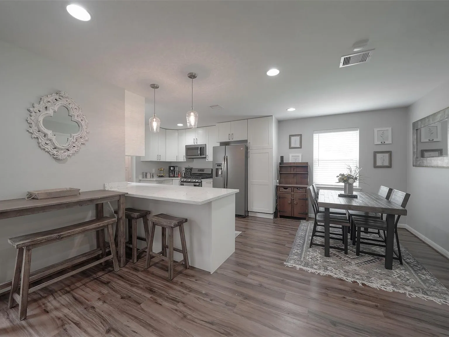 3 bed, 2.0 bath, 1943 sqft, $3,400 — Photo 4