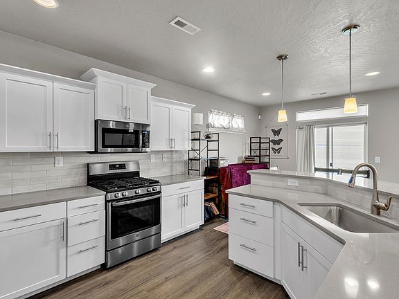 3rd image of 713 Condor Dr