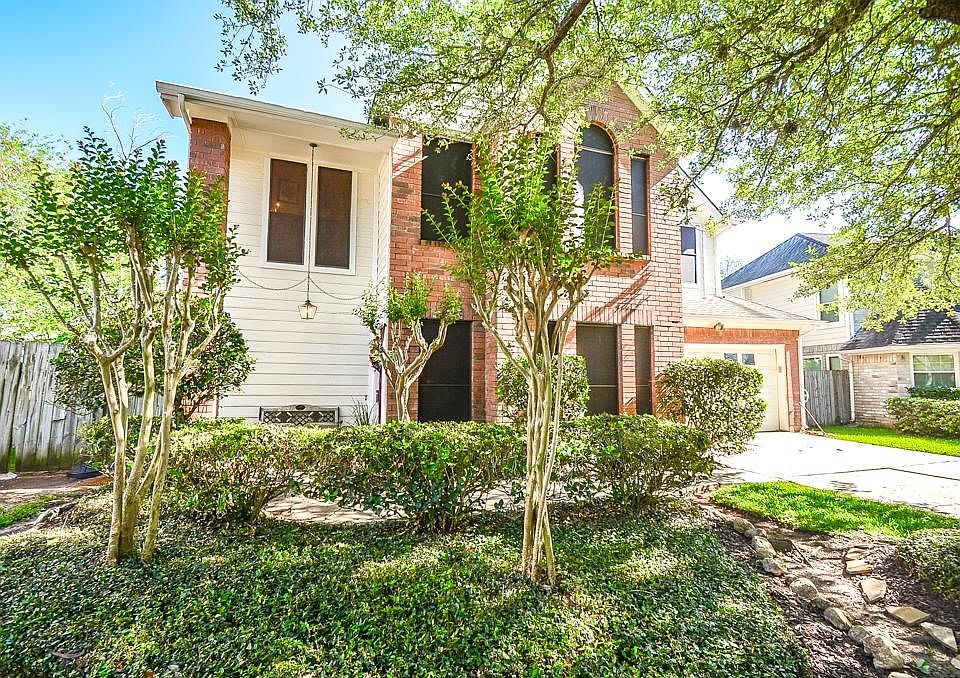 Adorable 3 bedroom home within walking distance to the neighborhood park and elementary school!