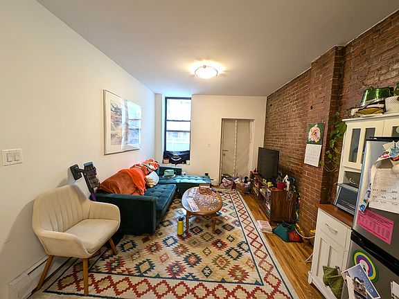 2nd image of 305 E 92nd St APT 1A