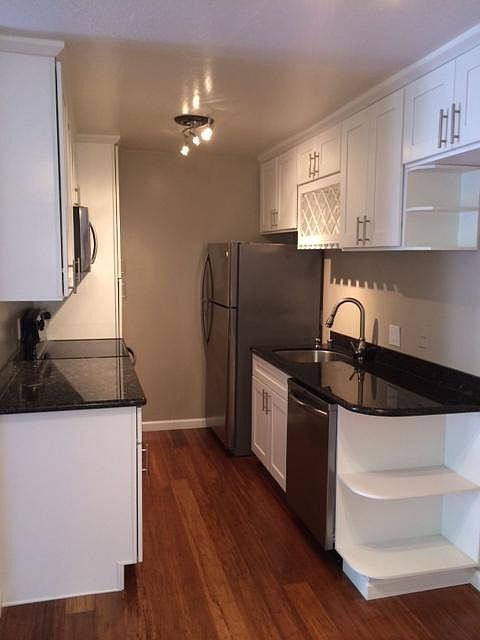1st image of 421 Piccadilly Pl APT 14
