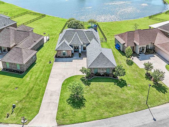 3rd image of 175 Lakeshore Dr