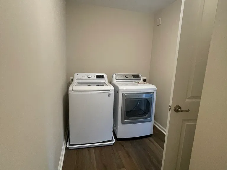 2410 Walthall Ct — Photo 35