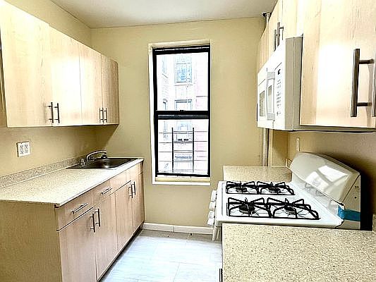 2nd image of 530 W 163rd St APT 3c