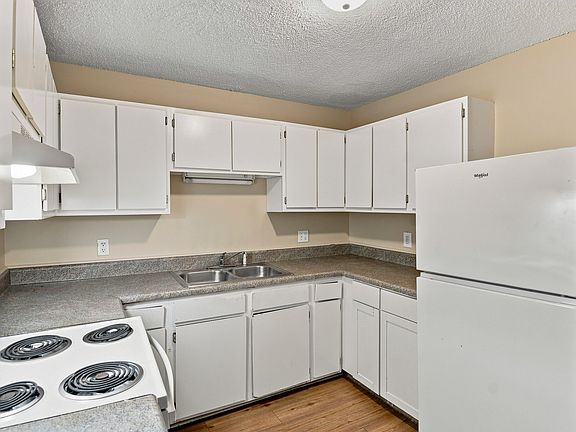 5th image of 1301 E Green Dr APT A